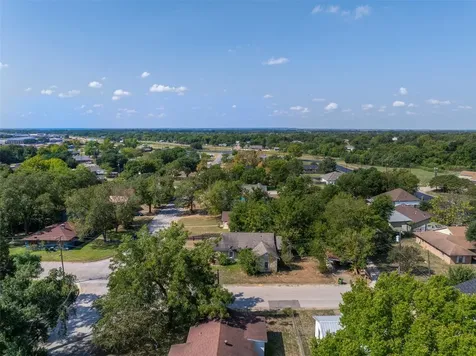 610 W Davis Street Hearne TX 77859
