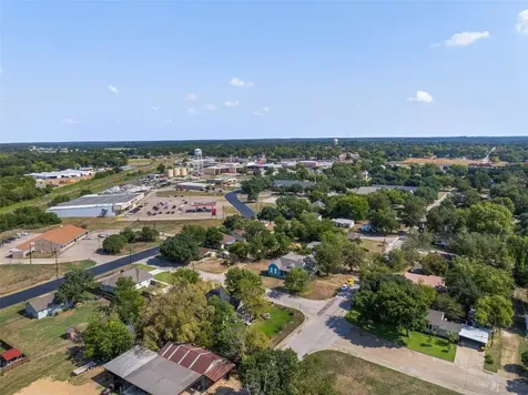 610 W Davis Street Hearne TX 77859