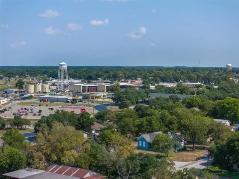 610 W Davis Street Hearne TX 77859