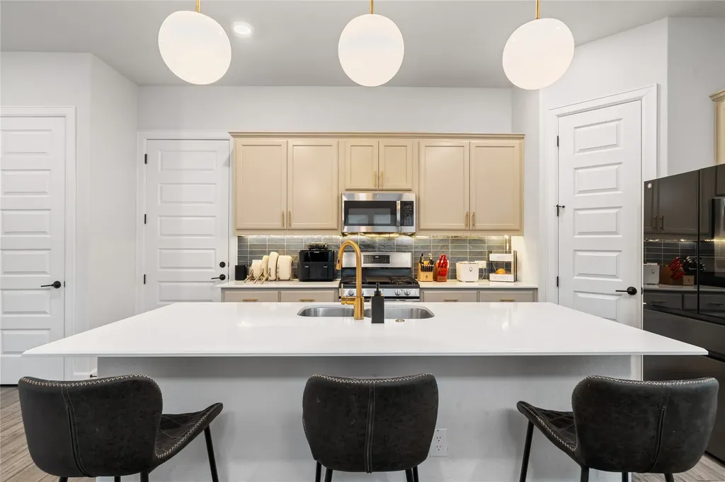 4504 Cool Gray Cove Austin TX 78747