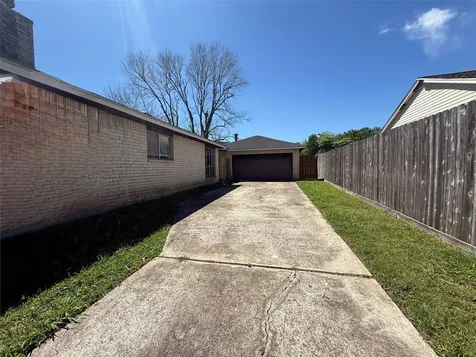 514 W Castle Harbour Drive Friendswood TX 77546