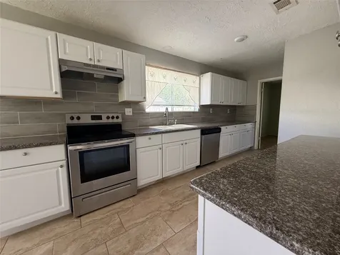 514 W Castle Harbour Drive Friendswood TX 77546