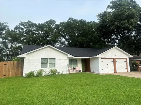 5316 Tanglebriar Drive Dickinson TX 77539