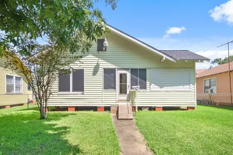 3222 Illinois Street Baytown TX 77520