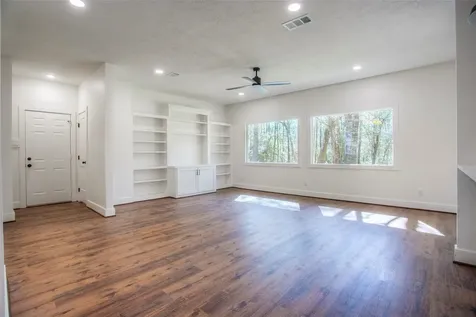 83 Dahlia Road Huntsville TX 77320