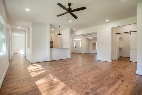 83 Dahlia Road Huntsville TX 77320