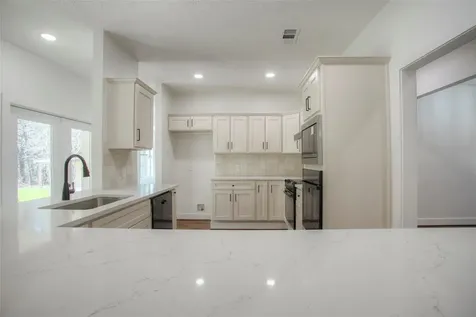 83 Dahlia Road Huntsville TX 77320