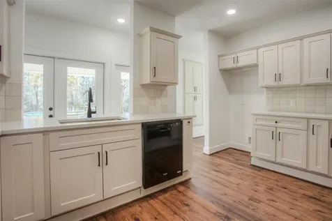 83 Dahlia Road Huntsville TX 77320