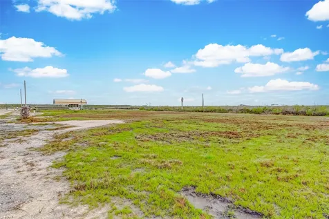1528 Mabry Gilchrist TX 77617