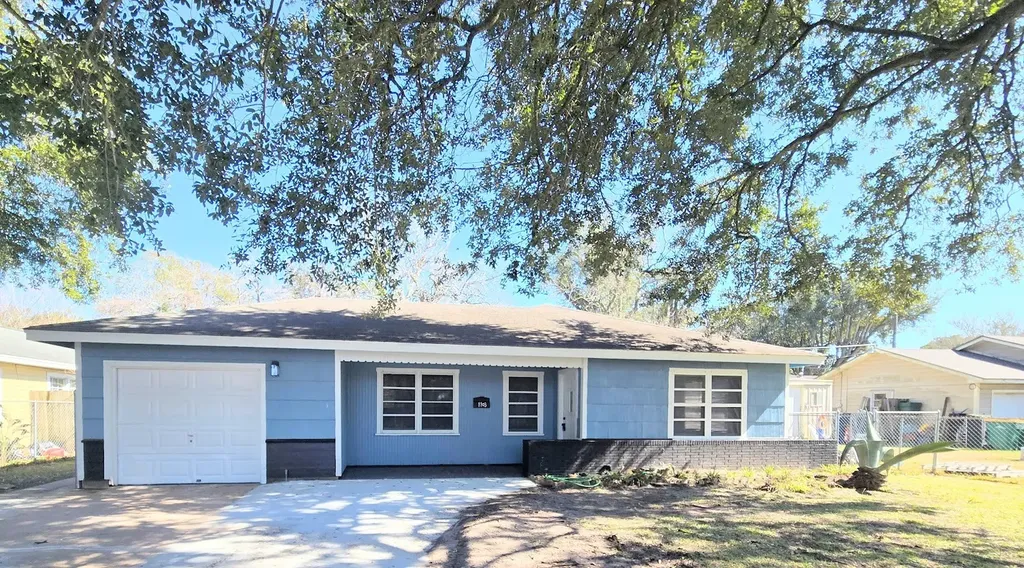 1103 W Camp Circle La Marque TX 77568