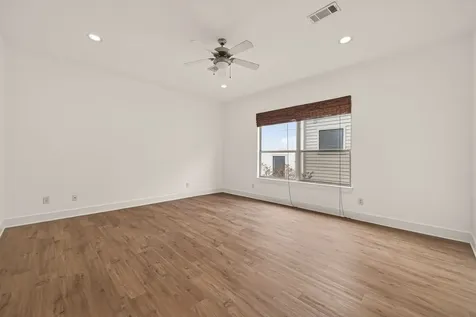 724 Ruthven Street Houston TX 77019