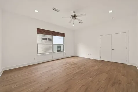 724 Ruthven Street Houston TX 77019