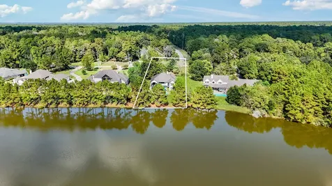 9822 Crestwater Circle Magnolia TX 77354