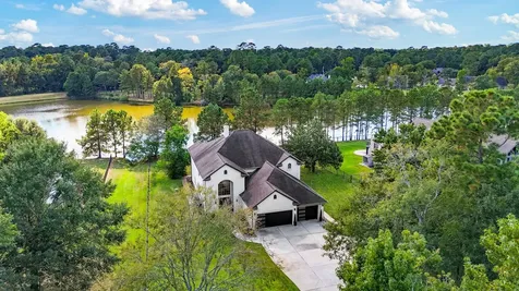9822 Crestwater Circle Magnolia TX 77354