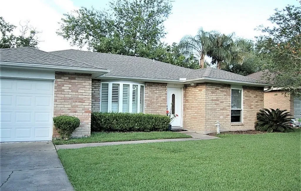 509 Avondale Lane Friendswood TX 77546