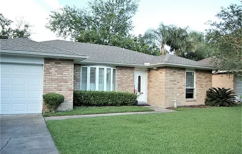 509 Avondale Lane Friendswood TX 77546