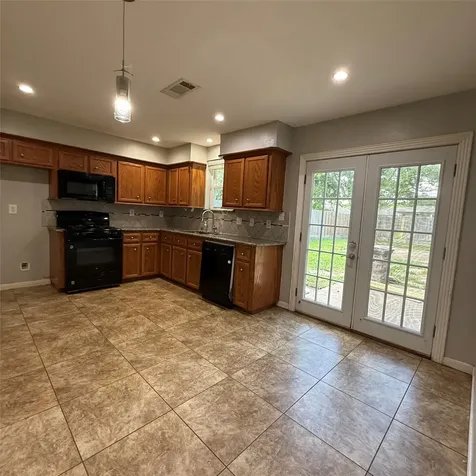 509 Avondale Lane Friendswood TX 77546
