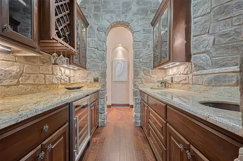14 Royal King Road Tomball TX 77377