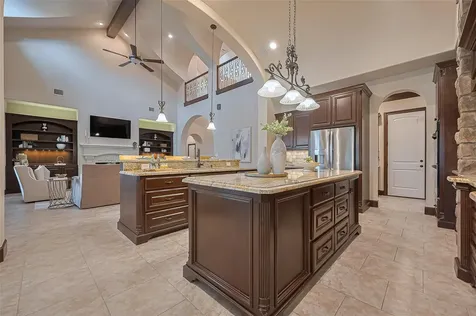 14 Royal King Road Tomball TX 77377