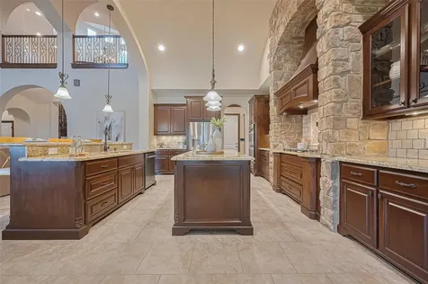 14 Royal King Road Tomball TX 77377