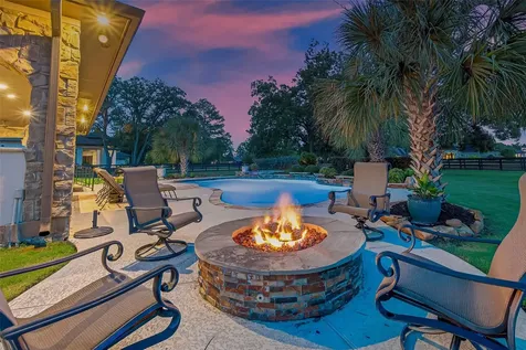 14 Royal King Road Tomball TX 77377