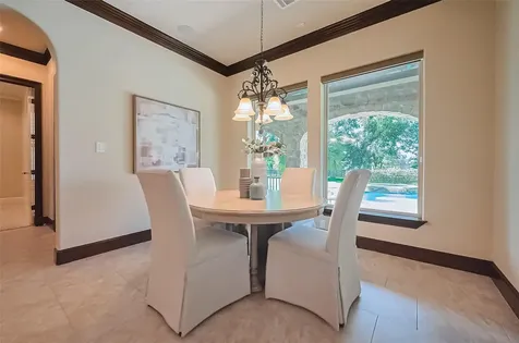 14 Royal King Road Tomball TX 77377