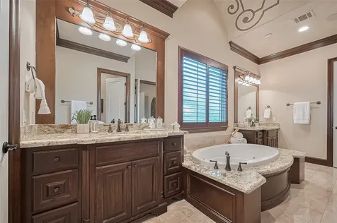14 Royal King Road Tomball TX 77377