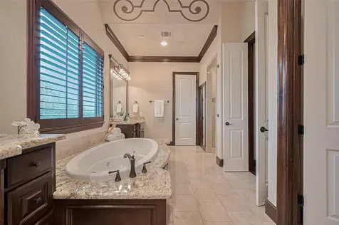 14 Royal King Road Tomball TX 77377