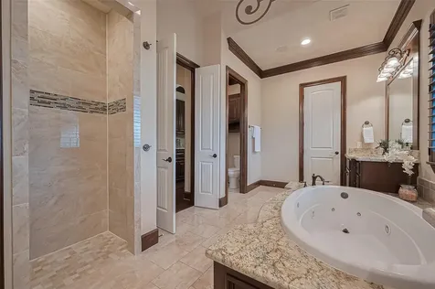 14 Royal King Road Tomball TX 77377