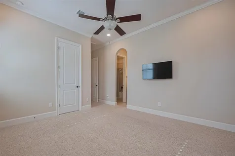 14 Royal King Road Tomball TX 77377
