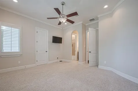 14 Royal King Road Tomball TX 77377