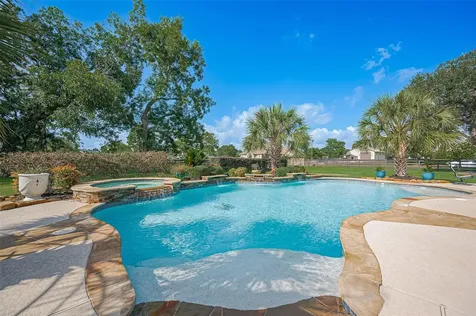 14 Royal King Road Tomball TX 77377