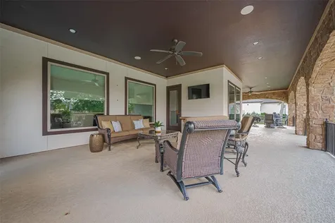 14 Royal King Road Tomball TX 77377