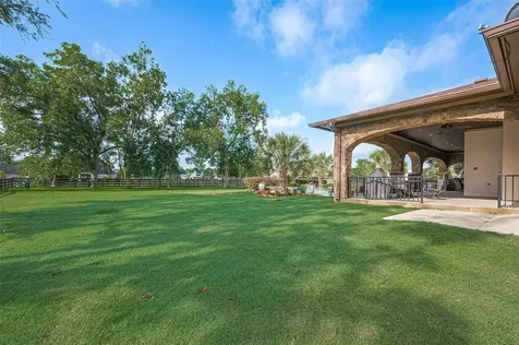 14 Royal King Road Tomball TX 77377