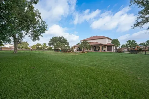 14 Royal King Road Tomball TX 77377