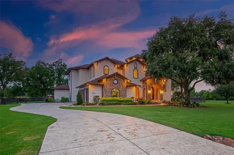 14 Royal King Road Tomball TX 77377