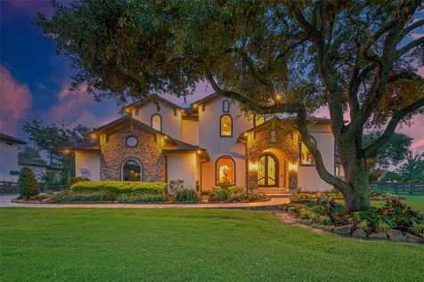 14 Royal King Road Tomball TX 77377