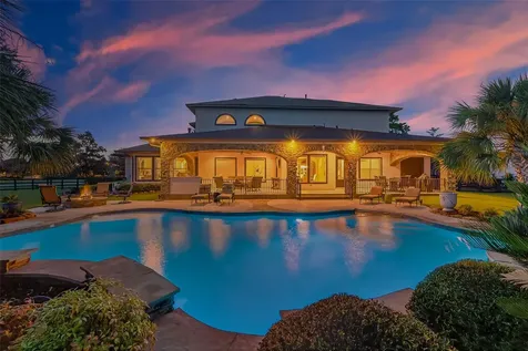 14 Royal King Road Tomball TX 77377