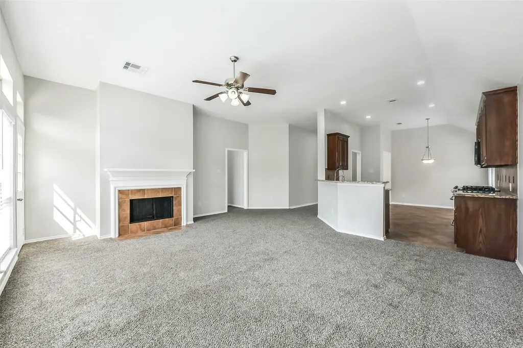 2024 Shore Breeze Drive Pearland TX 77584