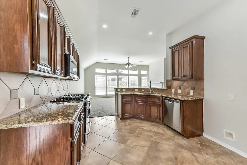 2024 Shore Breeze Drive Pearland TX 77584
