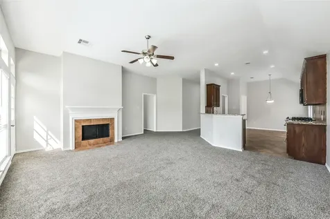 2024 Shore Breeze Drive Pearland TX 77584