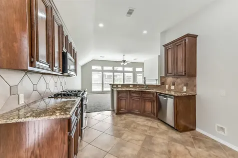 2024 Shore Breeze Drive Pearland TX 77584