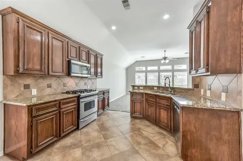 2024 Shore Breeze Drive Pearland TX 77584