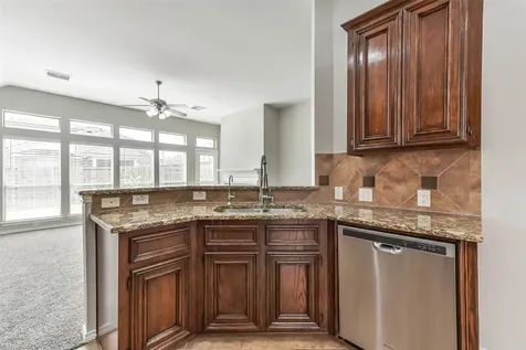 2024 Shore Breeze Drive Pearland TX 77584