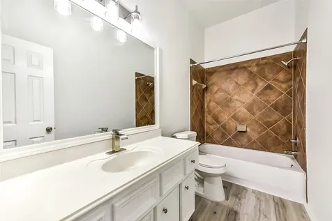 2024 Shore Breeze Drive Pearland TX 77584