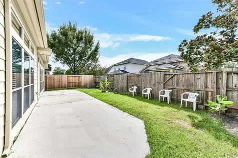 2024 Shore Breeze Drive Pearland TX 77584