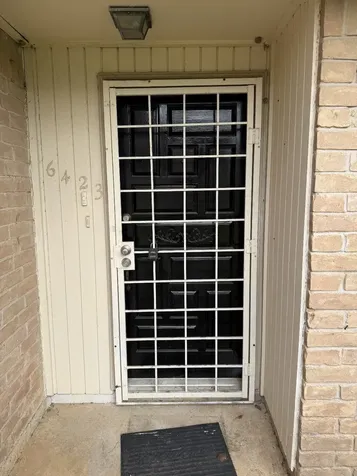 6423 S Briar Bayou Drive Houston TX 77072