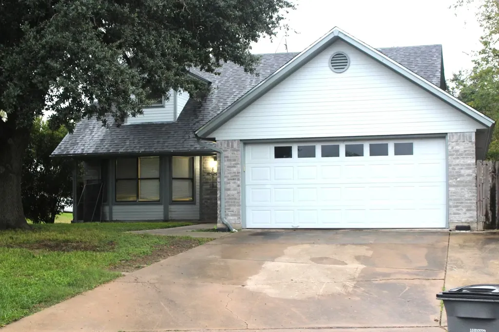 111 Trentwood Circle Victoria TX 77901