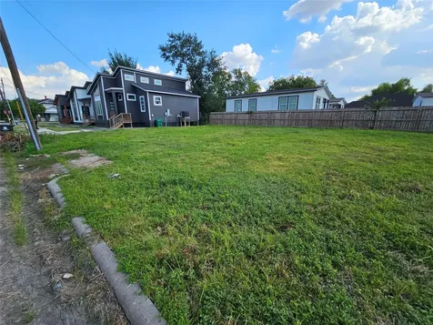 2602 Noble Street Houston TX 77026