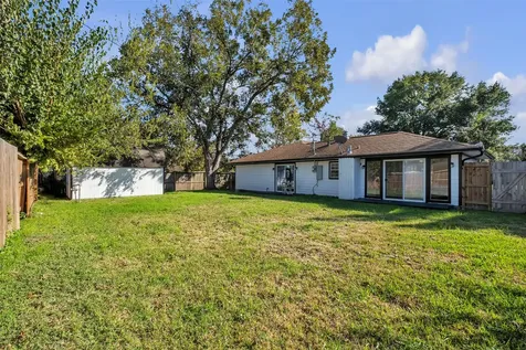 5502 Hewitt Dr Drive Houston TX 77092